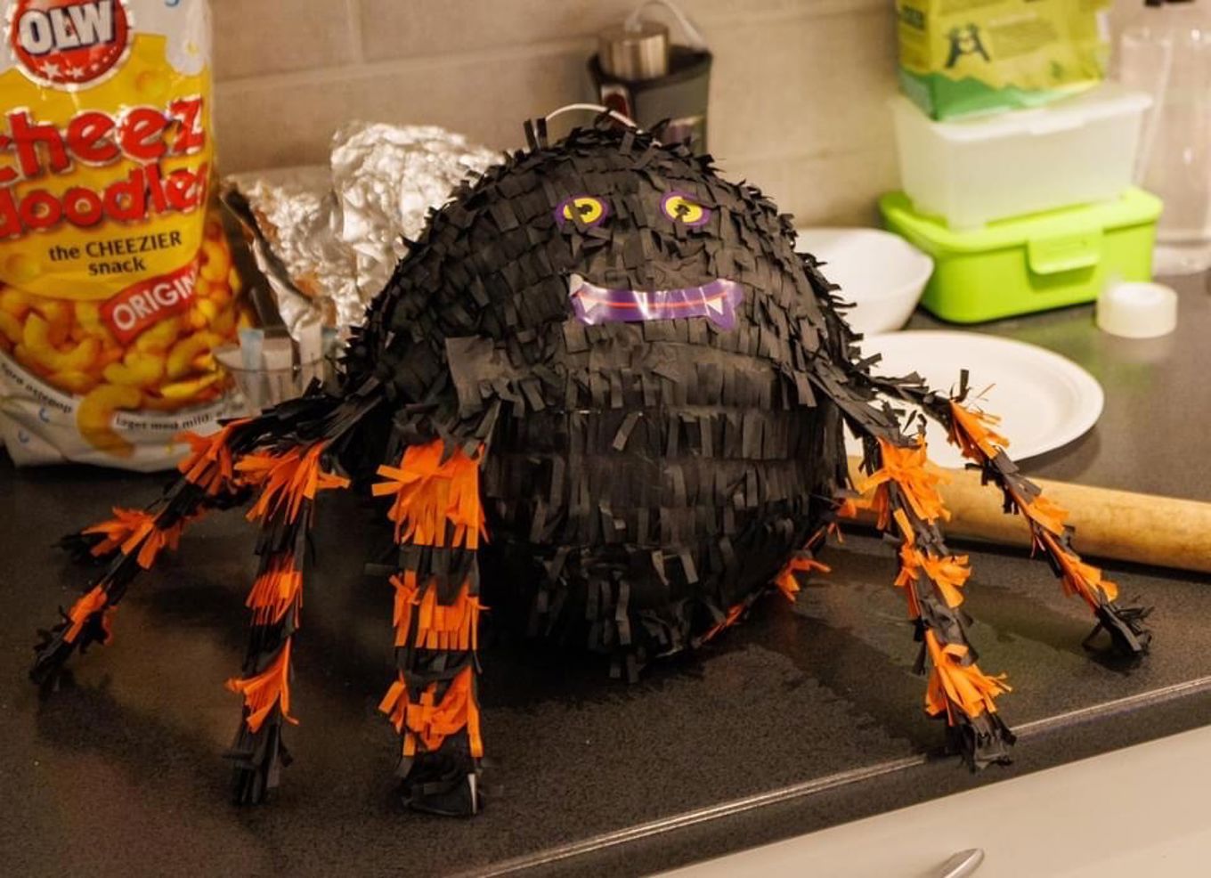 Foto: Haukåsen skole, FAU Edderkopp pinata, Halloween