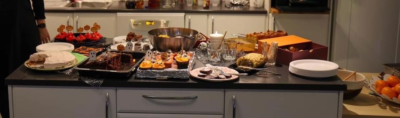 Foto: Haukåsen skole FAU Kakebord Halloween