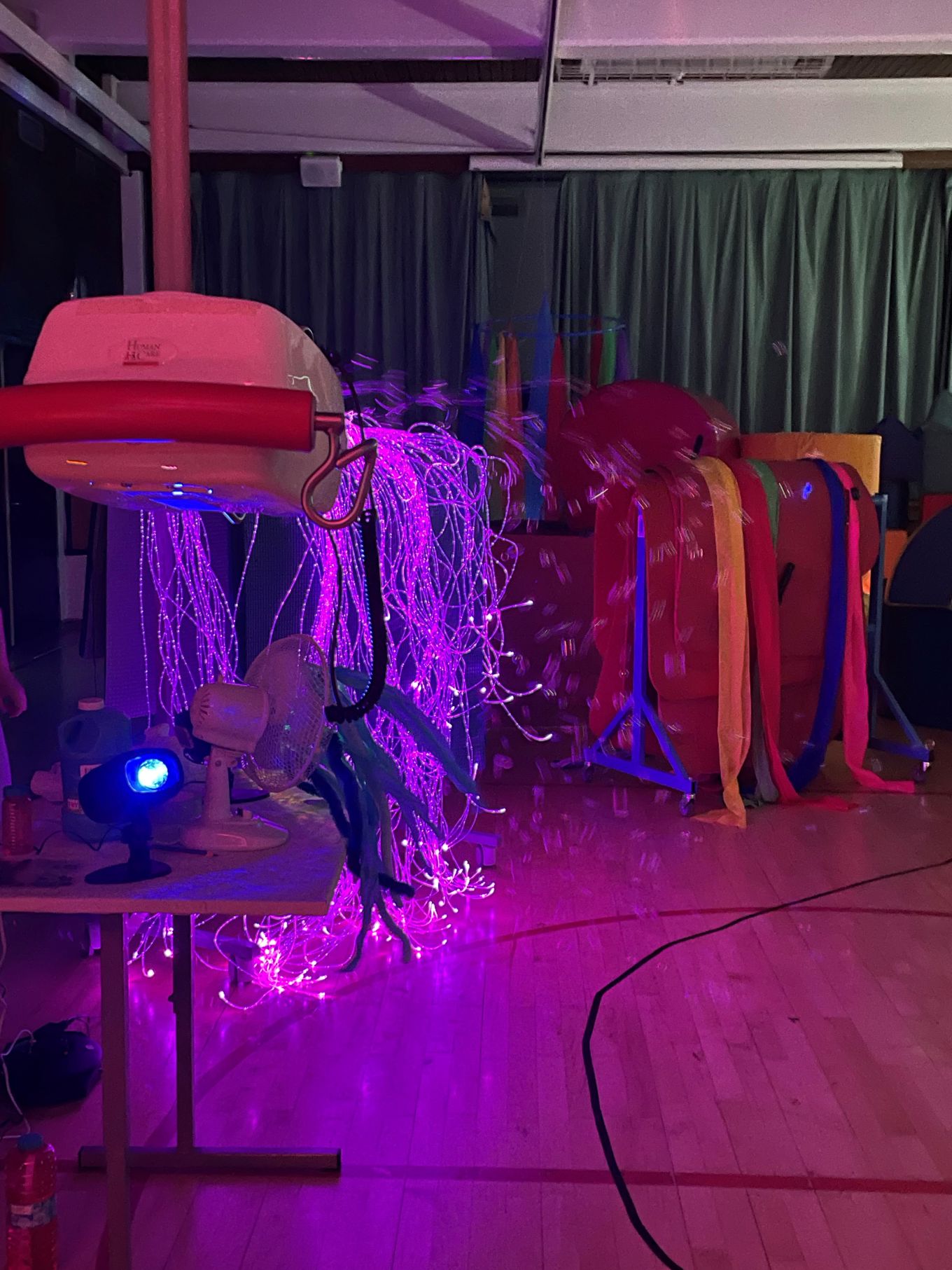 Foto: Haukåsen skole Gymsal med lys og sansemateriell